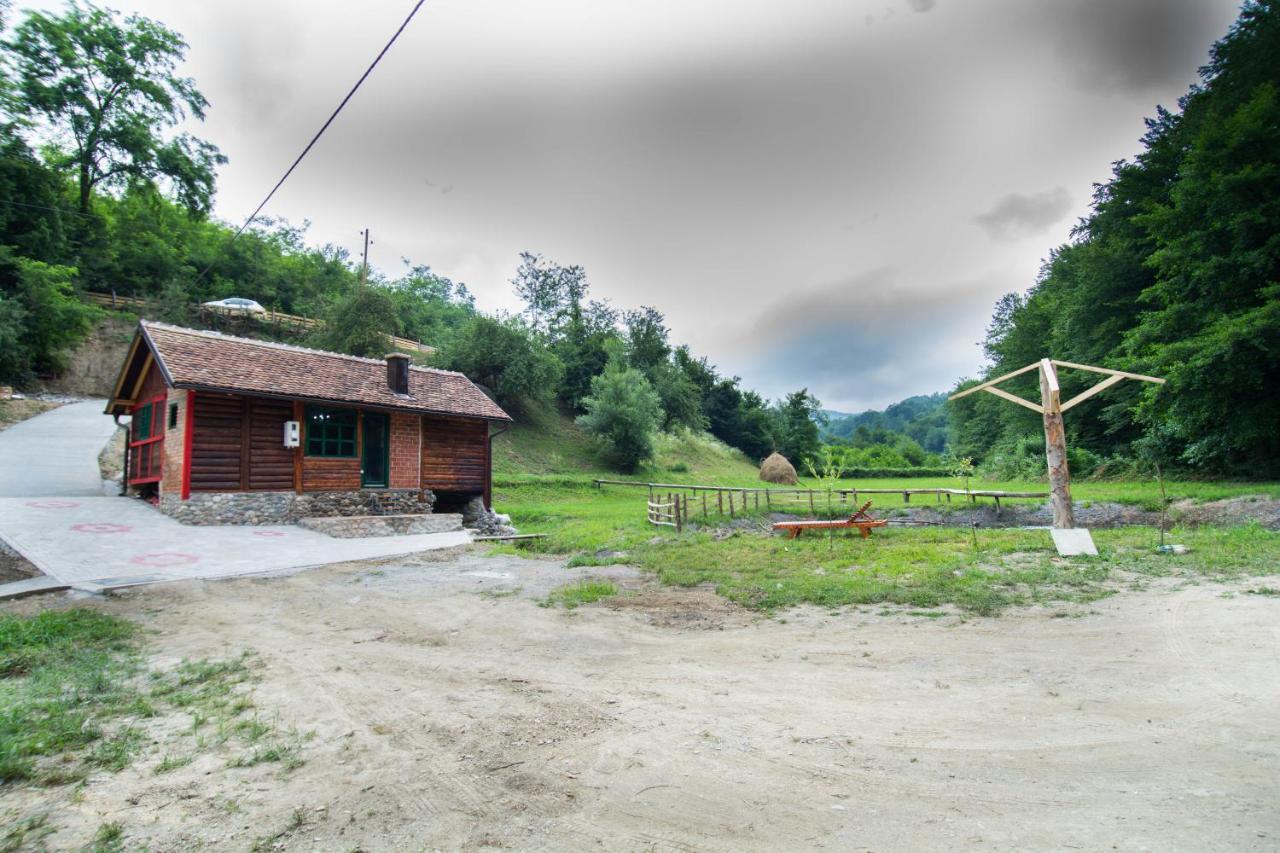 Vajat Tuk Villa บายินา บาชตา ภายนอก รูปภาพ